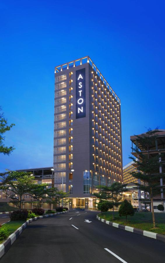 Aston Nagoya City Hotel Batam エクステリア 写真